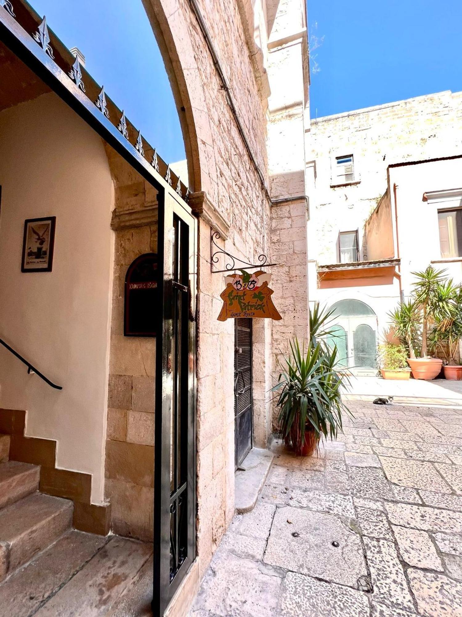 Casa Vacanza Saint Patrick Barletta Exteriör bild